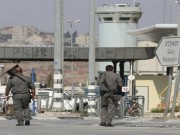 الاحتلال ينصب بوابة حديدية عند حاجز عناب العسكري شرق طولكرم