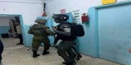 قوات الاحتلال تقتحم مدرسة في الخليل وتعتقل موظفا عقب الاعتداء عليه