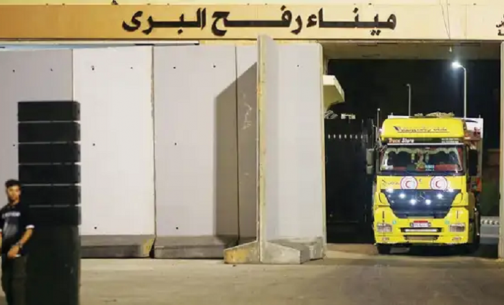 إدخال 118 شاحنة مساعدات إلى قطاع غزة بينهم 11 شاحنة إماراتية