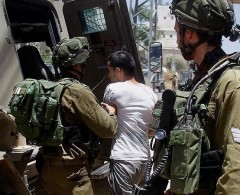 الاحتلال يعتقل 6 مواطنين من مخيم الفوار جنوب الخليل