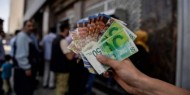 "المالية" تنفي تحديد موعد لصرف رواتب الموظفين في الضفة وغزة