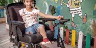 خاص بالفيديو|| سجود.. طفلة فلسطينية ترسم أحلامها بيد واحدة وطرف اصطناعي