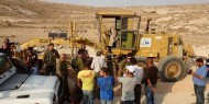 طوباس: قوات الاحتلال تحتجز جرافة بعد مداهمتها لقرية تياسير