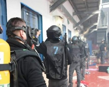 وحدات القمع تقتحم قسم (6) في سجن «ريمون»