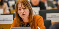 نائبة بالبرلمان الأوروبي: "إسرائيل" تحرق أطفال غزة أحياء بقنابل الفسفور