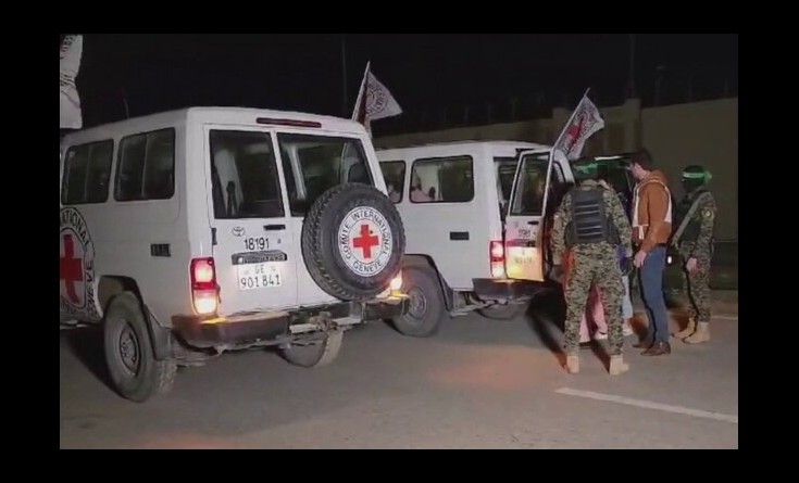 بدء تسليم 10 أسرى إسرائيليين في غزة للصليب الأحمر